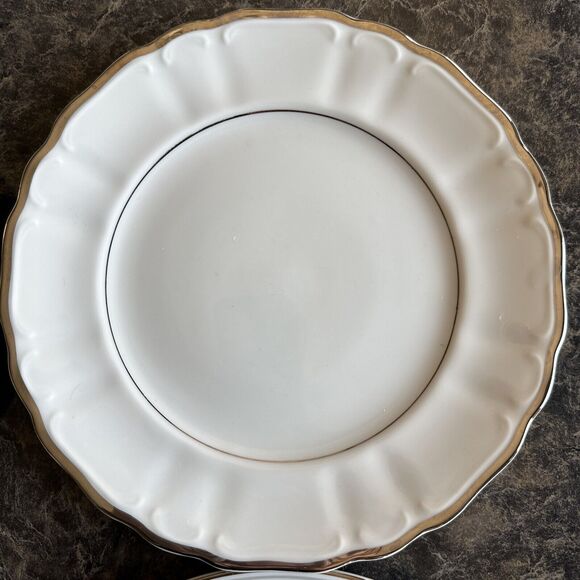 4 Mismatched Vtg Salad Cake‎ Dessert Plates Pink Florals & Solids Cottage Core - Picture 3 of 10